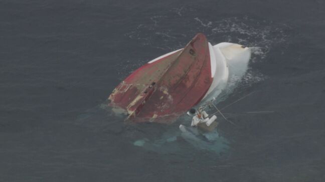 貨物船と釣り船が衝突 13人全員投げ出され1人心肺停止 釣り船は2つに割れ“沈没”… 「ガタガタ震えていた」 三重・鳥羽市沖|TBS NEWS DIG