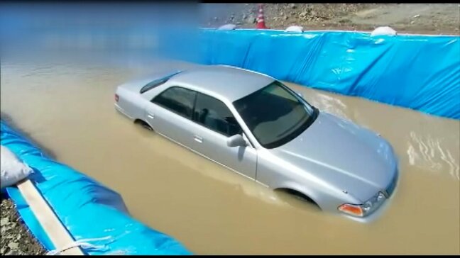 水深60センチ　車のエンジン止まりドア開かず･･･道路冠水時の運転に注意　命を守るポイント「て･は･あ･か･い」|TBS NEWS DIG