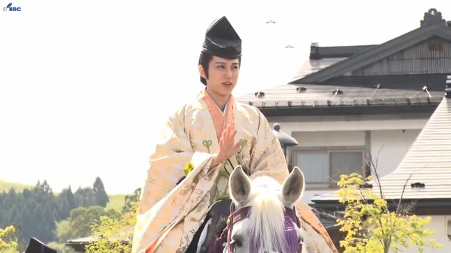 INIの尾崎匠海さん義経役に豪華絢爛な平安絵巻　世界遺産のまちで東下り行列　沿道に多くの観光客　岩手・平泉町|TBS NEWS DIG