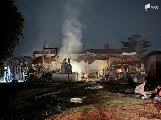 牛舎で火災 約20頭の牛が焼け死んだか=静岡・伊豆の国市|TBS NEWS DIG