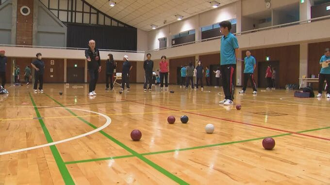 最高齢92歳の参加者も！健康づくりや交流に 「ボッチャ」「モルック」楽しむイベント・長野県塩尻市|TBS NEWS DIG