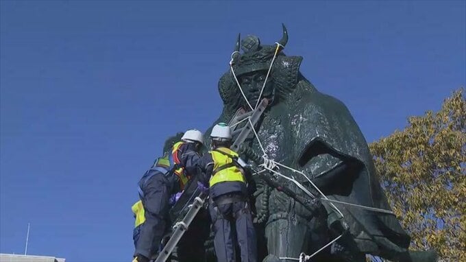 武田信玄公と信虎公像　年末恒例の大掃除　1年の汚れ落として新年へ　|　山梨のニュース | ＵＴＹテレビ山梨