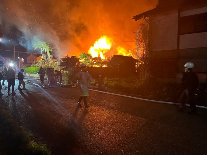 【速報】「火が出ている」福島市仁井田で住宅火災　住人2人は避難|TBS NEWS DIG