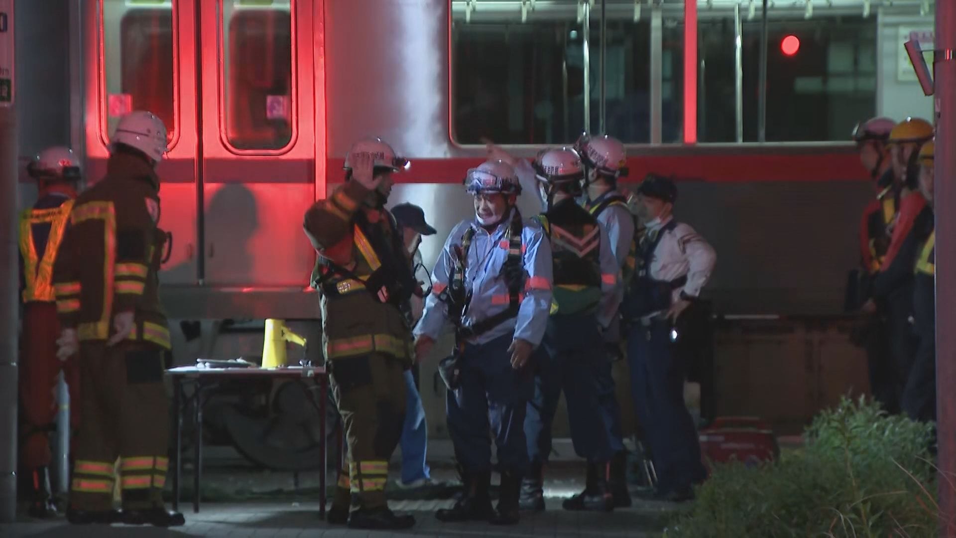 名鉄瀬戸線で車と列車が衝突　車を運転していた30代くらいの男性が足を打つ軽いけが