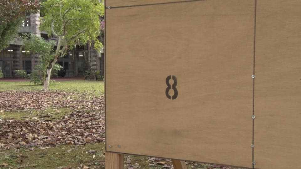 超短期決戦のしわ寄せは現場に…ポスター掲示板が「木製」に　郵便局は配送スケジュール調整に苦慮