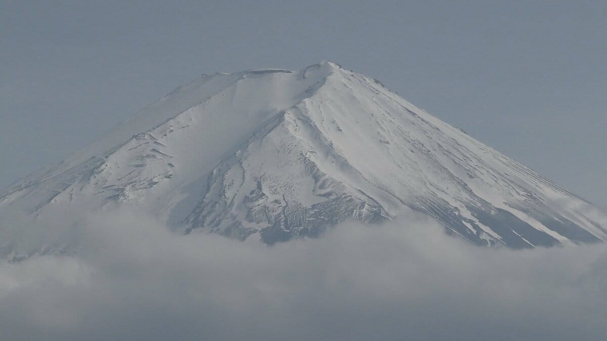 富士山で下山途中にバランス崩し滑落　オランダ人男性を救助　足首骨折の重傷