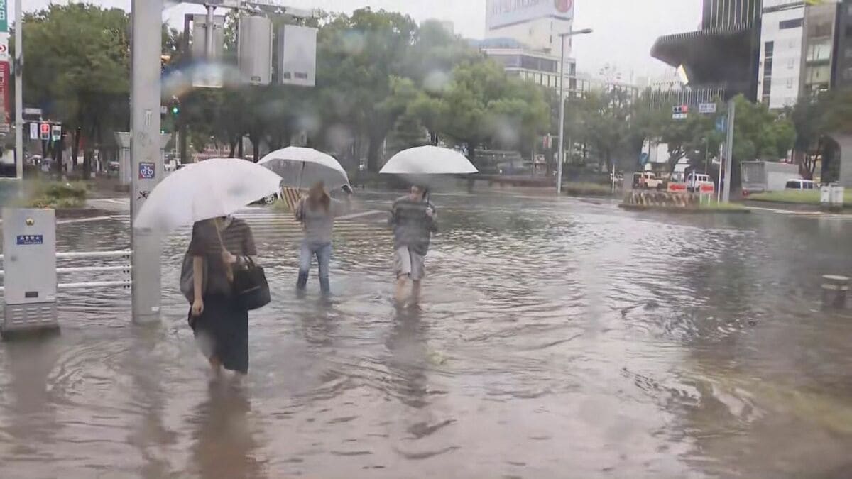 名古屋のジムには“滝”のように水が… 栄は道路が冠水 43人ケガ “水没車両”は200台 各地の被害状況まとめ