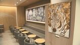 スタバに高校生が制作した日本画を展示 伝統の墨や箔が店内を彩る 大分|TBS NEWS DIG