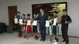 ボクシング全国大会優勝を市長に報告 北九州市のジムに所属する小学生・中学生の選手6人 | 福岡のニュース|RKB NEWS|RKB毎日放送