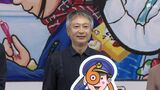 「JR東海を2年で辞めてしまったが…」絵本作家の鈴木のりたけ氏 東海道新幹線60周年記念のイラストデザイン 品川駅で特大パネルの除幕式 | 静岡のニュース | SBSNEWS | 静岡放送