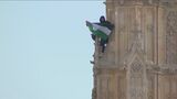 「ビッグベン」に男性がよじ登り16時間居続ける　パレスチナ情勢への抗議活動か　ロンドン|TBS NEWS DIG