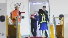 仏マクロン大統領が顔を手で押される一幕　押したのは妻のブリジットさん　「妻と冗談を言っていただけだ」と夫婦喧嘩を否定| TBS CROSS DIG with Bloomberg