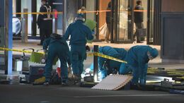 逃走の男は事件の少し前から駅前に姿が…【長野3人殺傷事件】犯行の機会をうかがっていたか…JR長野駅前のバス停近く、刃物で襲われ1人死亡、2人重軽傷|TBS NEWS DIG