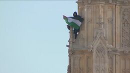 「ビッグベン」に男性がよじ登り16時間居続ける　パレスチナ情勢への抗議活動か　ロンドン|TBS NEWS DIG