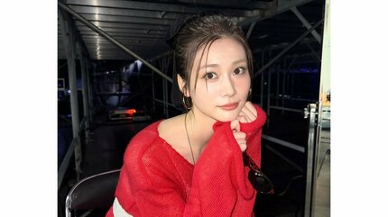 生見愛瑠 】 「TGC北九州」の舞台裏オフショットを公開 赤ワンピース