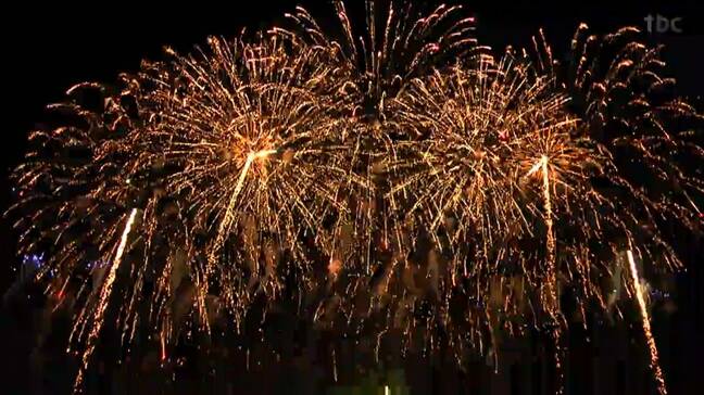 「初めて見る花火で感動」50分ノンストップ花火と音楽の共演が観客を魅了　宮城・亘理町|TBS NEWS DIG