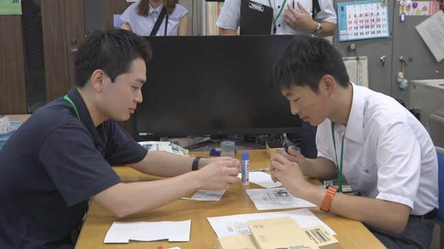 特別支援学校の生徒が職場体験　新聞記事の切り抜きなど事務作業に取り組む　富山|TBS NEWS DIG