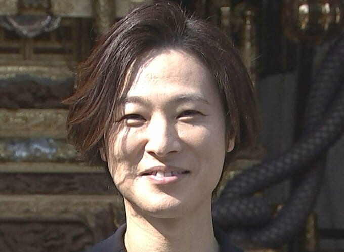 【 山内惠介 】　一輪車を披露しヒット祈願　紅白出場にも意欲　「車輪がキラキラ光っていると良い」　夜の公園で練習も…子どもたちは「サーッといなくなって」　切ないエピソード告白|TBS NEWS DIG