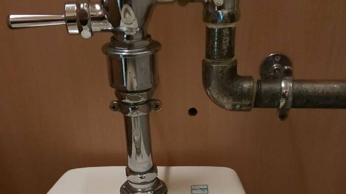 またトイレの壁に穴　岩手・一関市　中心部の市街地活性化センター「なのはなプラザ」でも見つかる|TBS NEWS DIG
