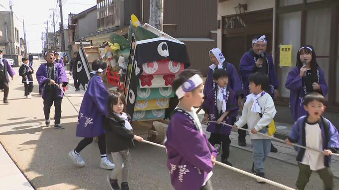 地震で巡行取りやめも…能登町宇出津に春告げる「曳山祭」|TBS NEWS DIG