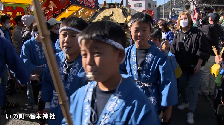 無病息災様 獅子舞に噛まれる多くの子どもたち⋯無病息災などを願う秋の大祭がいの