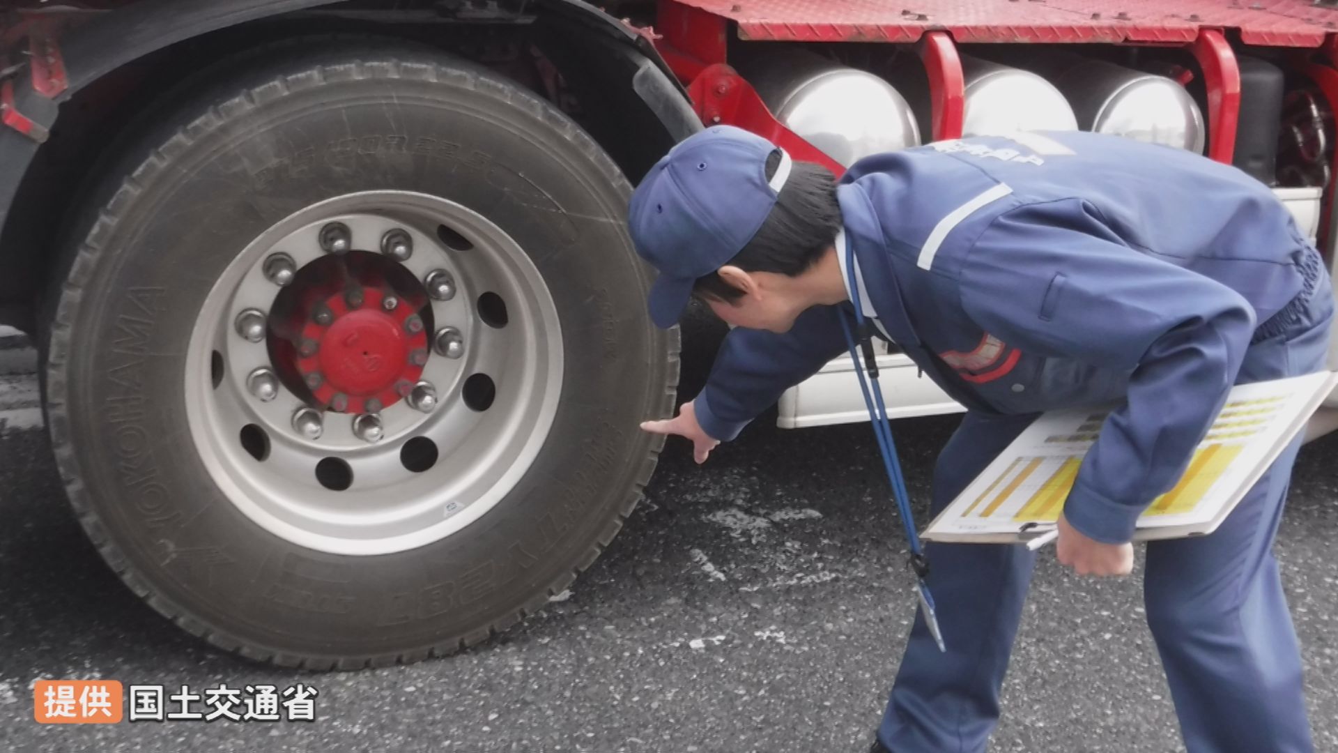 交渉中　すぐに受け渡し出来ます！タイヤ交換に！　雪予報もあるので期間限定の出品です。 夏用タイヤのまま雪道を走行すると法令違反で反則金6,000円!?|自動車