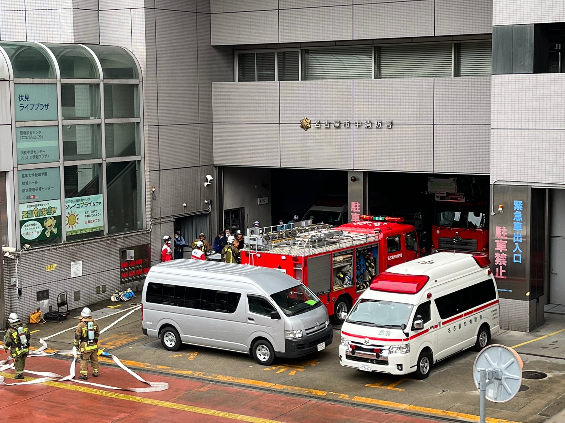 消防署が入るビルで「地下3階の電気室に煙が滞留している…」と通報 消防車など19台出動 