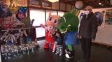 龍泉洞のPRキャラ「龍ちゃん」「泉ちゃん」の誕生日を記念して写真撮影会イベント 岩手・岩泉町|TBS NEWS DIG