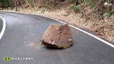 なぜ落ちた？約1.5メートル大の石 道路の真ん中に　被害の情報なし＝静岡・沼津市　|　静岡のニュース | SBSNEWS | 静岡放送