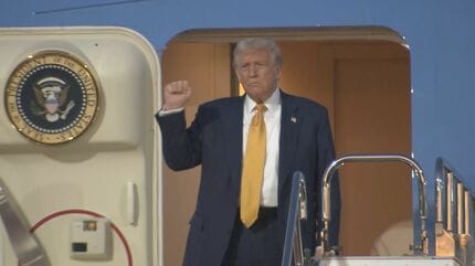 写真で見るトランプ大統領来日】両手を広げ天皇陛下と笑顔で面会