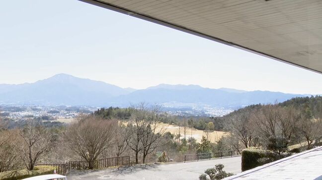 クラブハウスで春の息吹感じる「千秋流」いけばな展 明智ゴルフ倶楽部ひるかわゴルフ場 岐阜・中津川市|TBS NEWS DIG