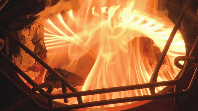 絶品！キャンプ飯に舌鼓　山菜の天ぷら・直火の焼き鳥、ハンモックのソロキャンパーも　富山・閑乗寺公園　|　富山のニュース｜天気・防災｜チューリップテレビ