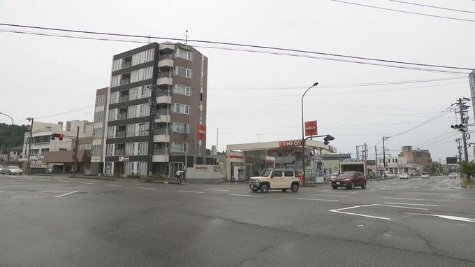 ガソリンスタンドの壁に乗用車が衝突　運転していた36歳の女性が死亡　石川・金沢市　|　石川県のニュース｜MRO北陸放送