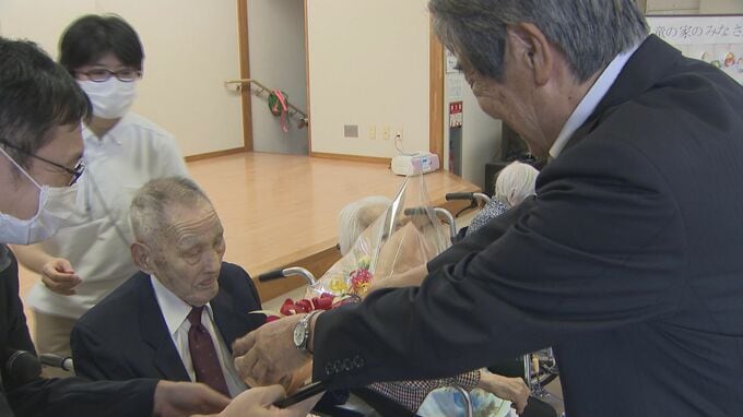 敬老の日を前に１００歳以上の長寿者に記念品贈呈　|　山口のニュース・天気・防災｜tys NEWS｜ｔｙｓテレビ山口
