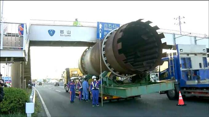 国道の歩道橋に"トレーラーの積載物"身動き取れず2車線ふさぐ　けが人などの情報なし　仙台|TBS NEWS DIG