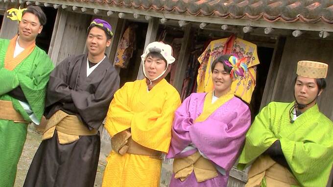 【ロッテ】新人の5選手が石垣やいま村観光 沖縄の伝統衣装“琉装”体験やシーサーの色塗りなどオフを満喫|TBS NEWS DIG