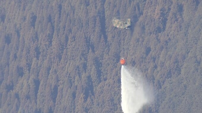 扇山の山林火災は発生から5日目　延焼広がり消火活動が続くも74haが焼け　火は住宅から50mまでに　鎮圧の目途いまだ立たず　山梨・上野原市　|　山梨のニュース | ＵＴＹテレビ山梨