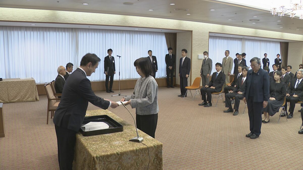 仲間に恵まれた」県職員71人が門出・長年勤めた職場に別れ 山口 | 山口