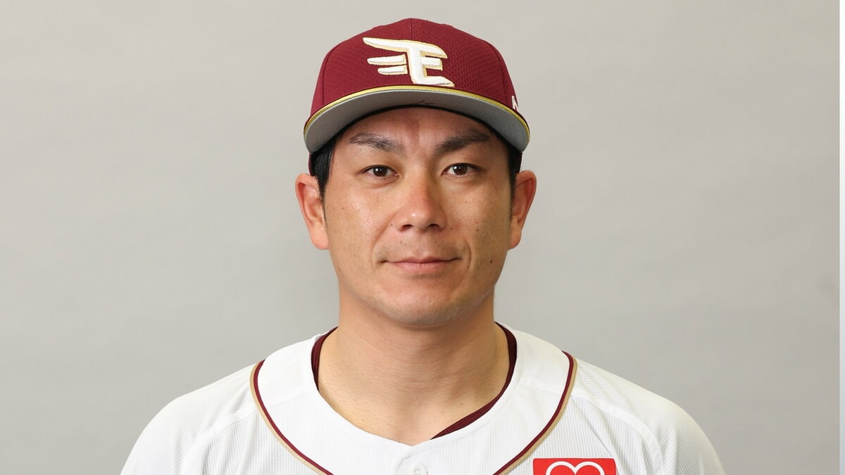 東北楽天イーグルスの岡島豪郎選手が、背番号が４であった時の希少な8号大判色紙額付 東北イーグルスの岡島豪郎選手が、背番号が4であった時の希少な