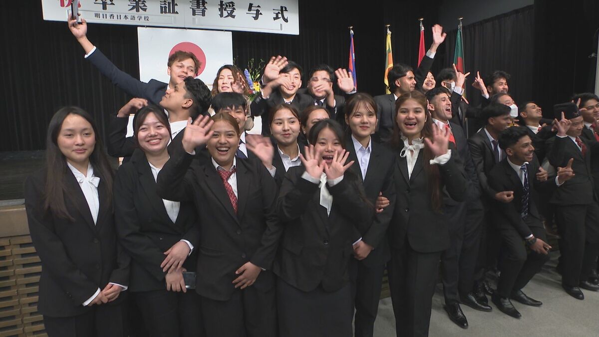明日香日本語学校で卒業式　留学生106人が日本での就職へ第一歩　大分
