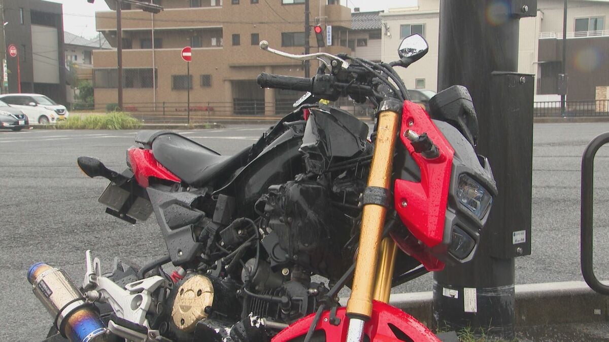 通勤時間帯の交差点で右折車と直進バイクが衝突　バイクを運転していた団体職員の男性（53）が死亡　大分