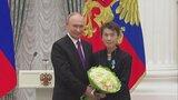 ロシア・プーチン大統領　栗原小巻さんに勲章授与「日本とロシアの国民の永遠の友情を願っている」|TBS NEWS DIG