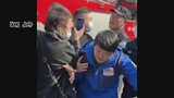 中国国営メディアの記者が警察官に中継を妨害される　爆発事故現場で異例の事態　当局は謝罪|TBS NEWS DIG