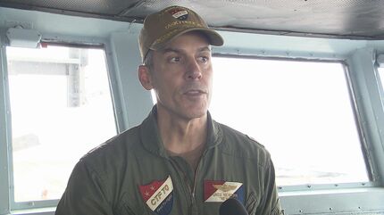 オスプレイに搭乗しアメリカ海軍の空母ジョージ・ワシントンを岩国市長