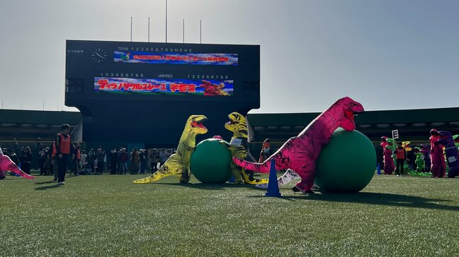 ティラノサウルスレース開催 約180頭が集まる 栃木・宇都宮市|TBS NEWS DIG