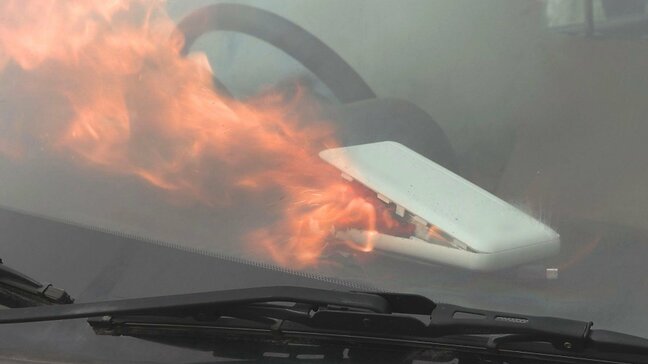 夏に急増、モバイルバッテリー発火事故　車内放置はNG、安全に使うポイントは|TBS NEWS DIG