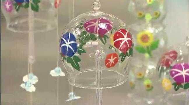 音で涼しく…JR上諏訪駅に300個の風鈴を飾りつけ　25年前から続く夏のおもてなし　長野・諏訪市|TBS NEWS DIG