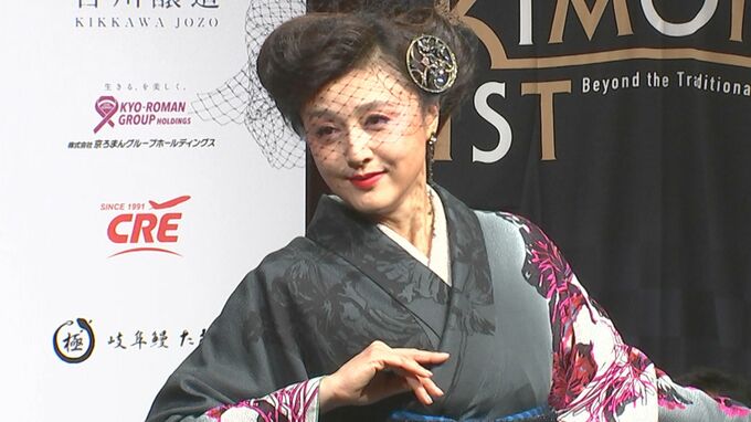 【藤原紀香】ランウェイで優雅なポーズを披露　“現代だからこそ、ラフに出かけて欲しい”　着物への思い語る|TBS NEWS DIG