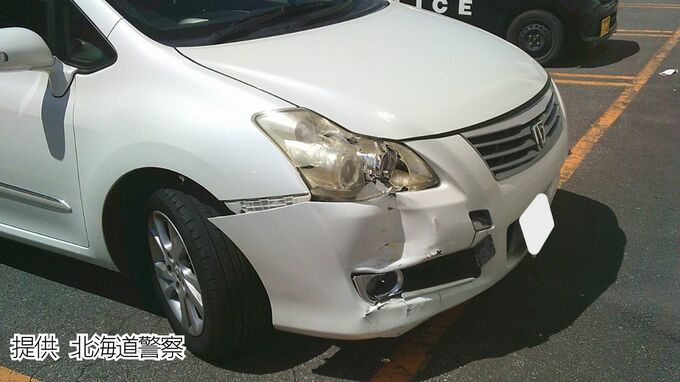 「ブレーキを踏むつもりが…」80代男性が運転の車が暴走　建物の壁に衝突「足が滑ってアクセルを」北海道函館市の商業施設|TBS NEWS DIG