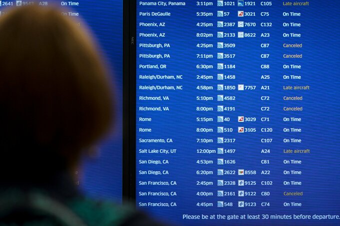 ニューアーク空港、数週間にわたる運航規模の縮小が必要－米運輸長官
